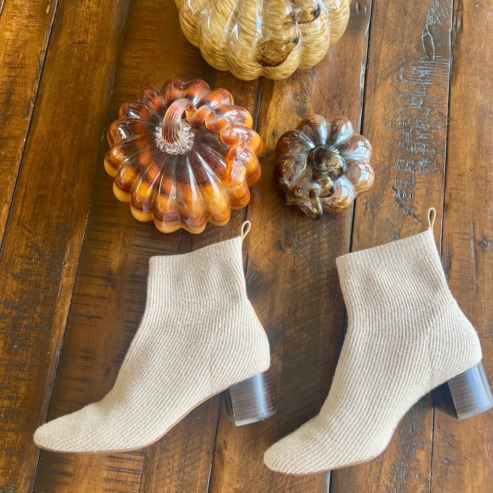 Everlane Glove Knit Ankle Boots, pale gray, size 10.5.